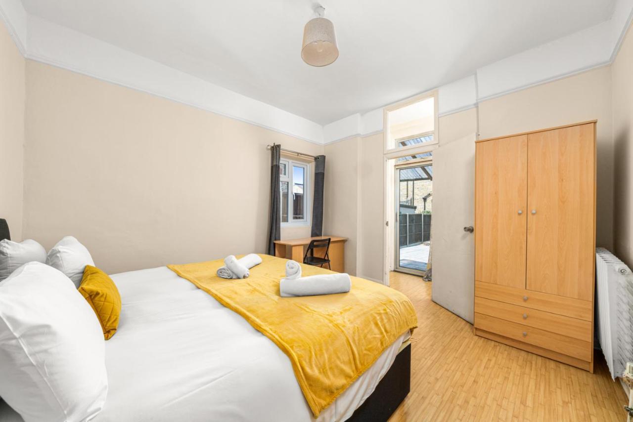 Homely 4-Bedroom Home With 2 Baths & Free Parking Londýn Exteriér fotografie